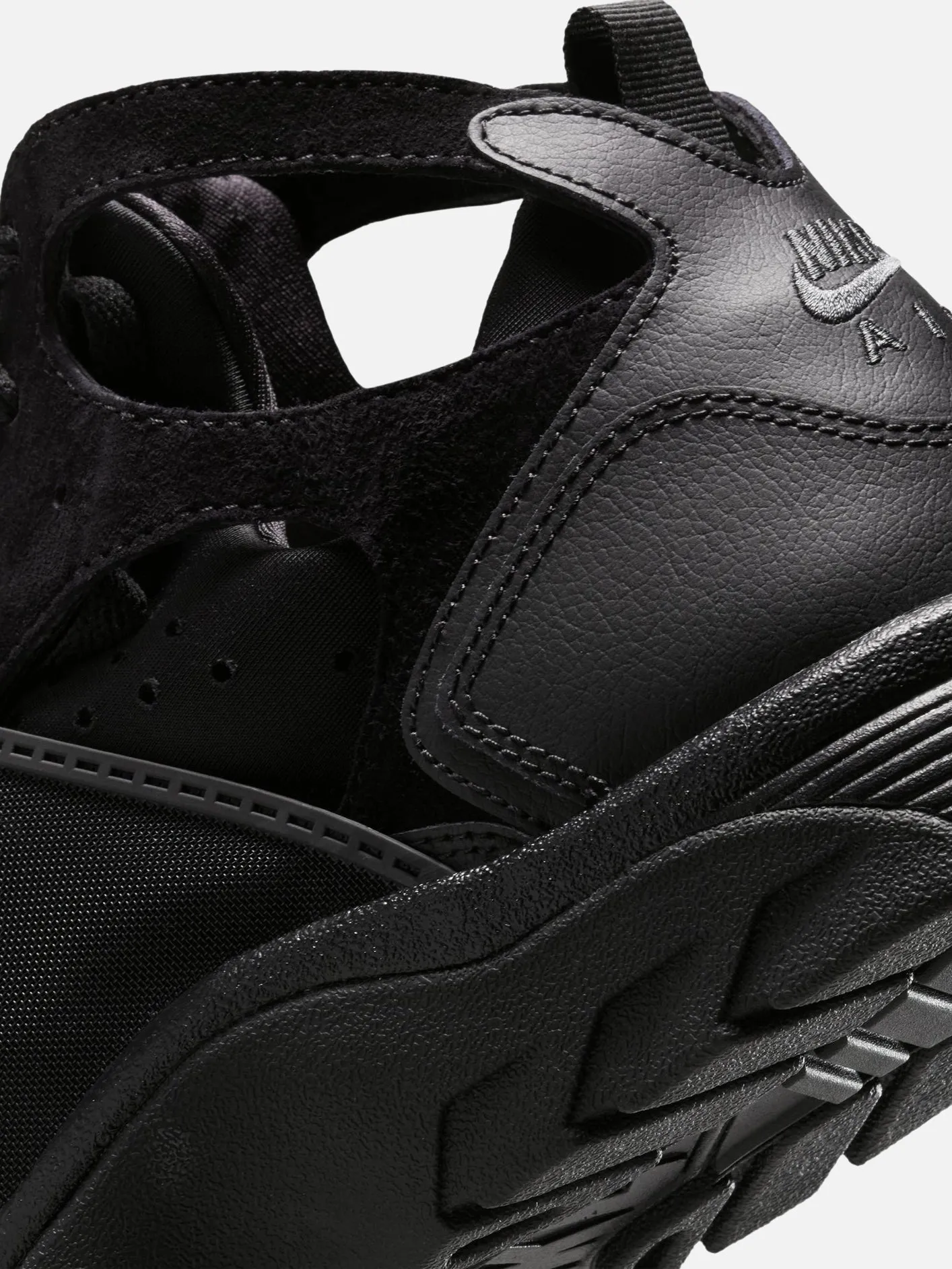 Air Trainer Huarache "Triple Black"