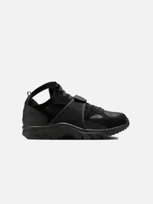 Air Trainer Huarache "Triple Black"