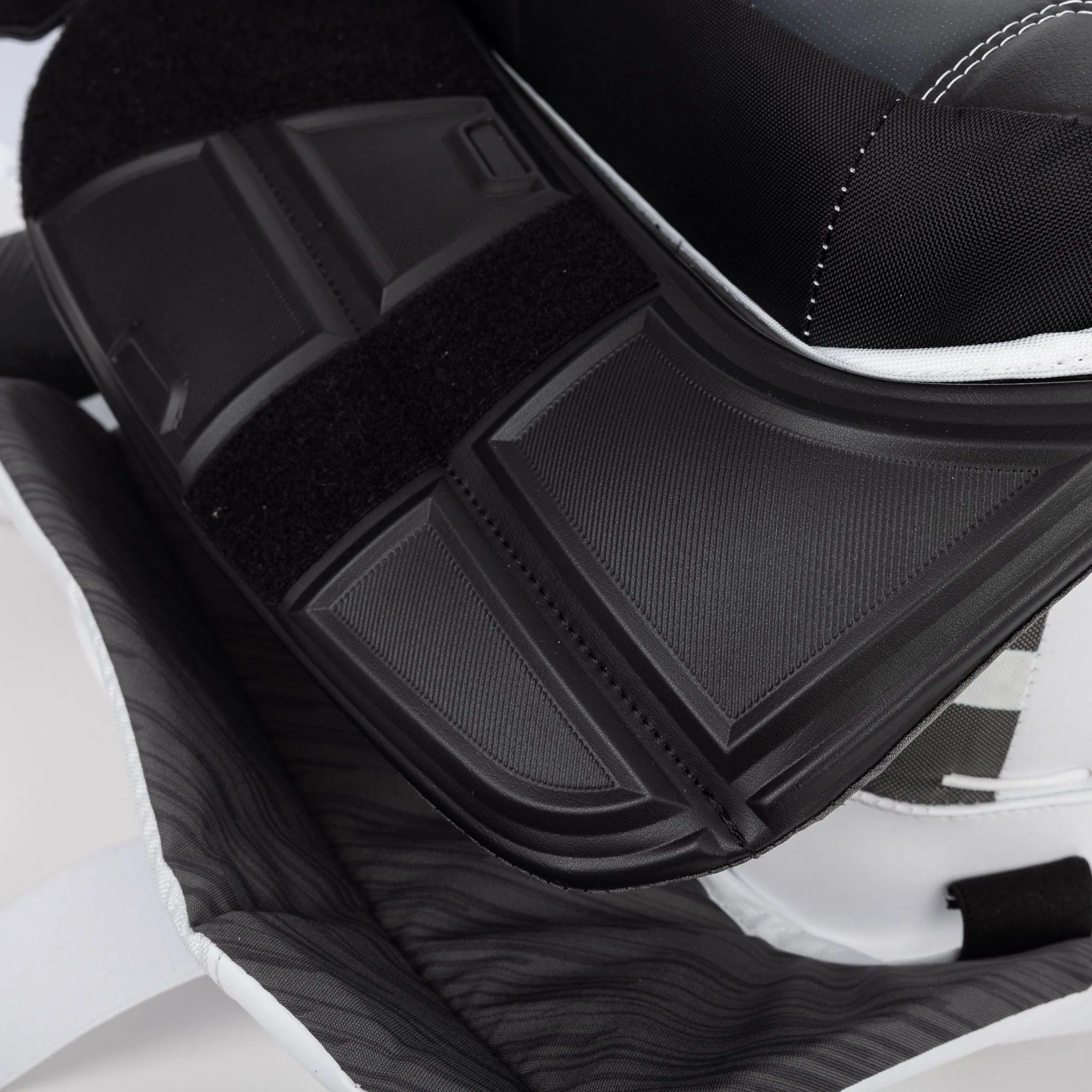 Bauer Vapor HyperLite 2 Senior Goalie Leg Pads