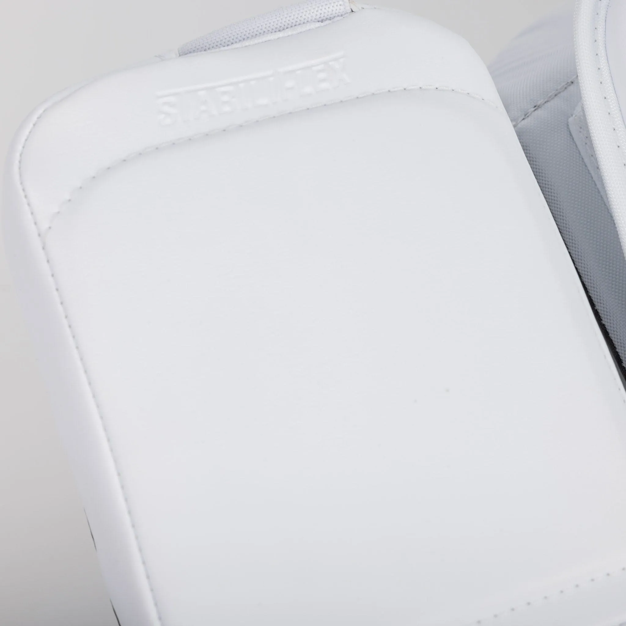 Bauer Vapor HyperLite 2 Senior Goalie Leg Pads