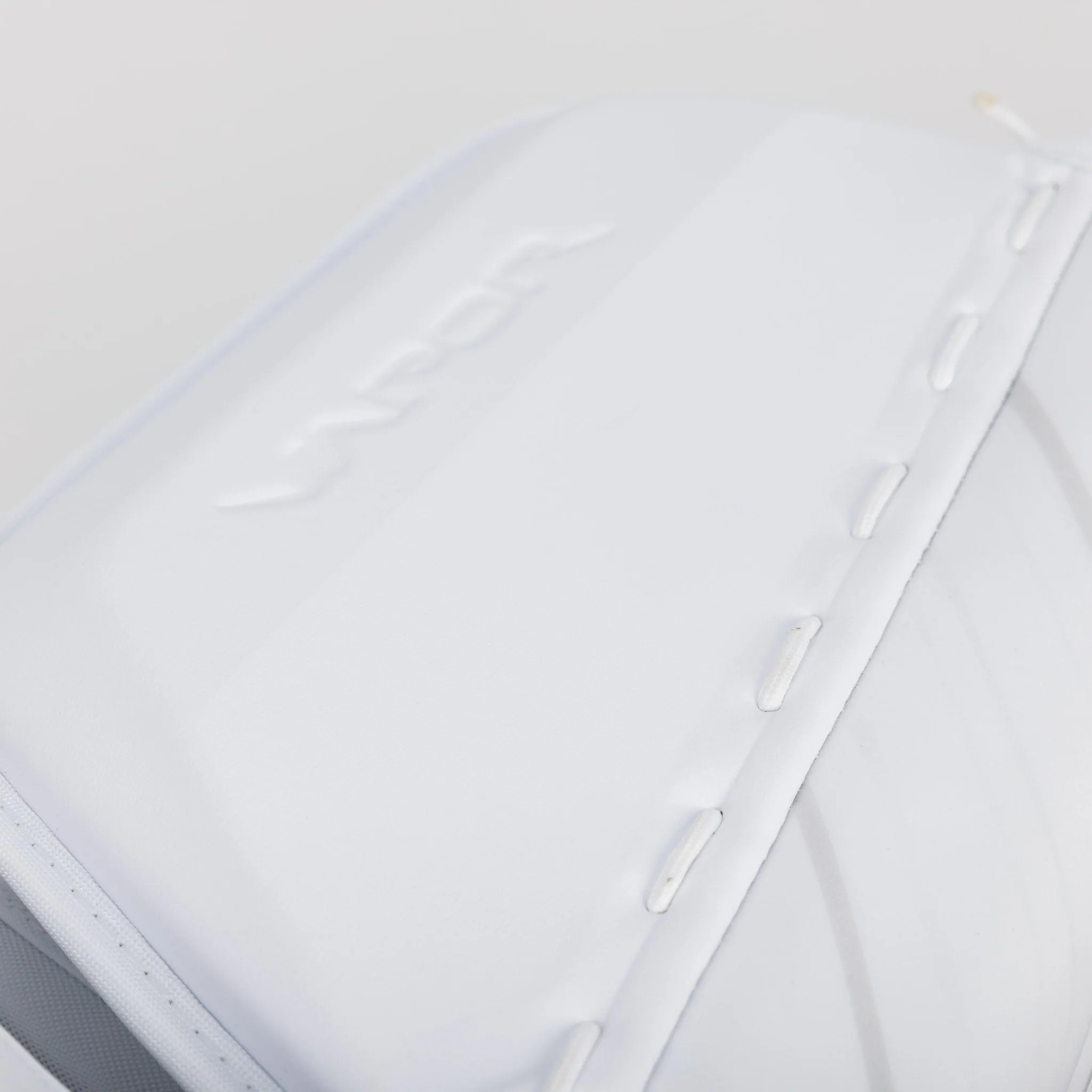 Bauer Vapor HyperLite 2 Senior Goalie Leg Pads
