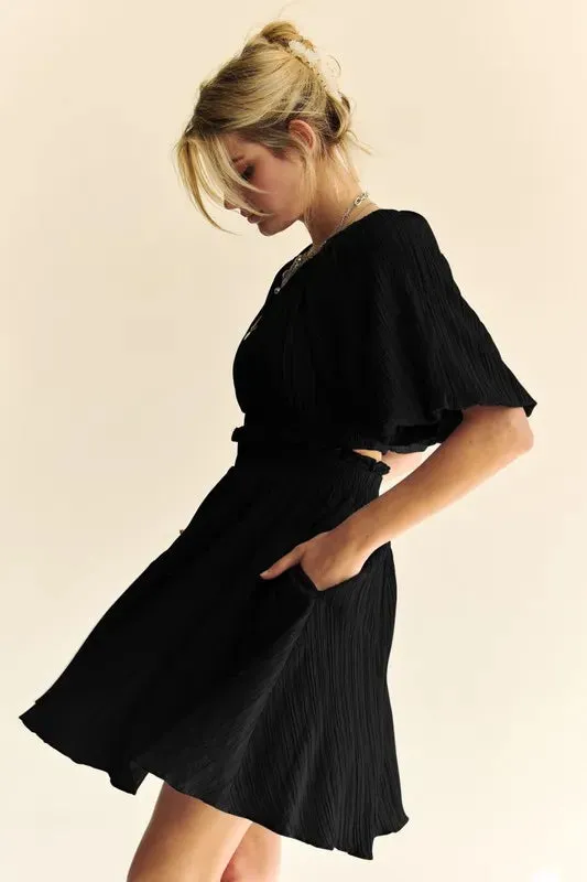 Davi & Dani Back Button Puff Sleeve Mini Dress