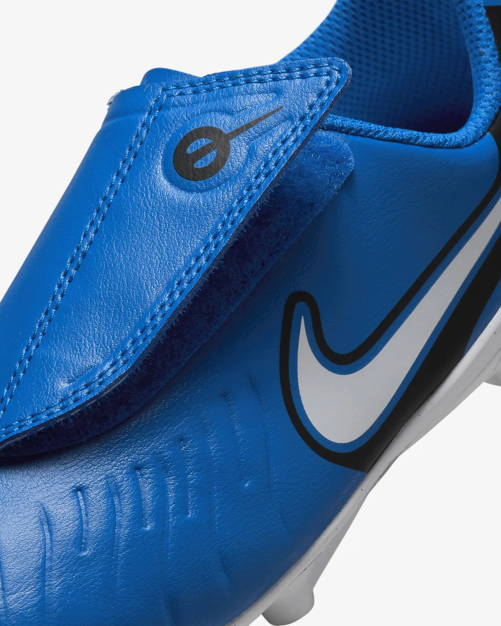 Nike Jr. Tiempo Legend 10 Club Younger Kids' Multi-Ground Low-Top Football Boot