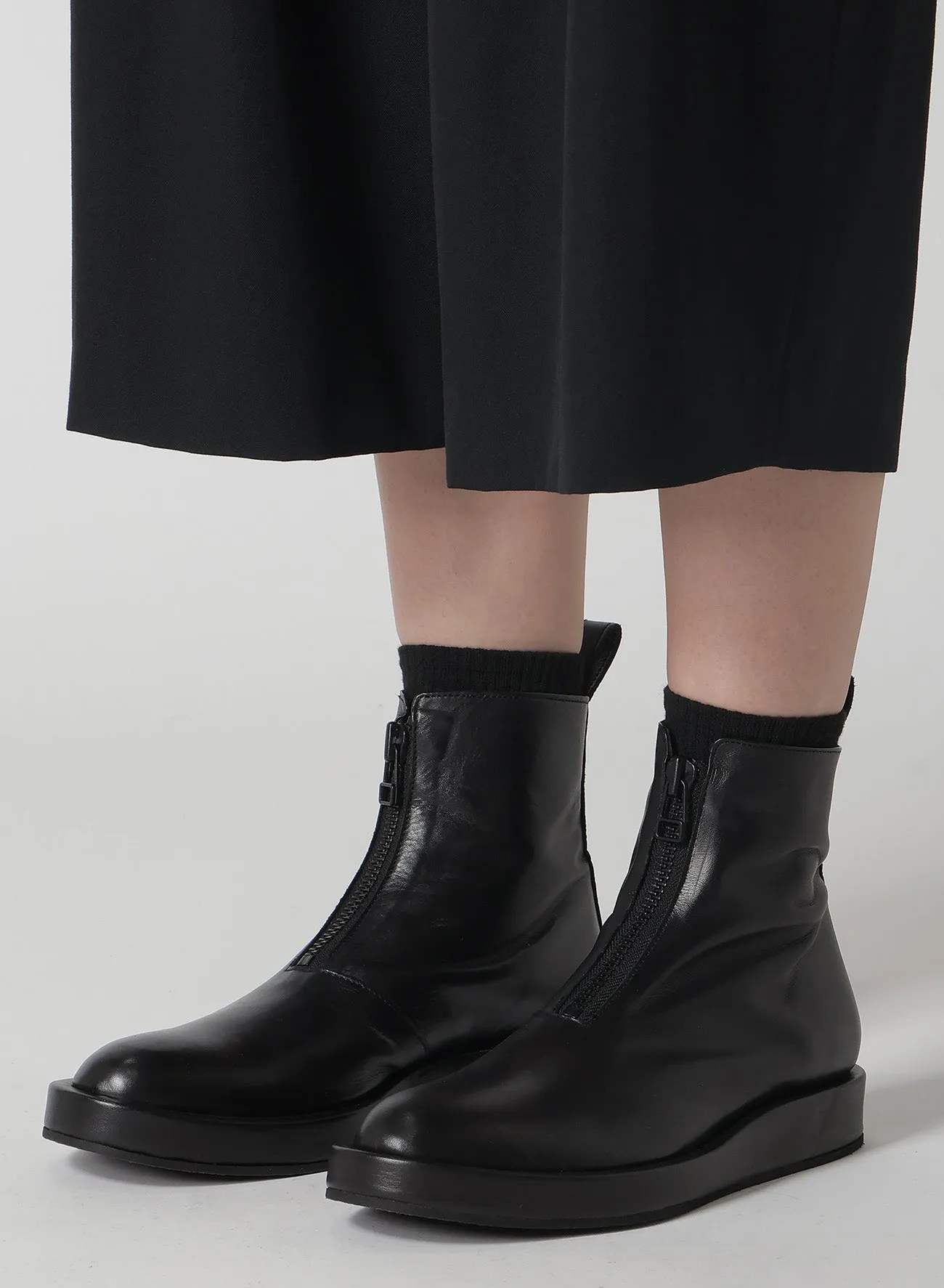 OIL SMOOTH LEATHER ZIPPER BOOTS