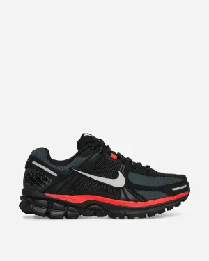 Zoom Vomero 5 Sneakers Black / Bright Crimson